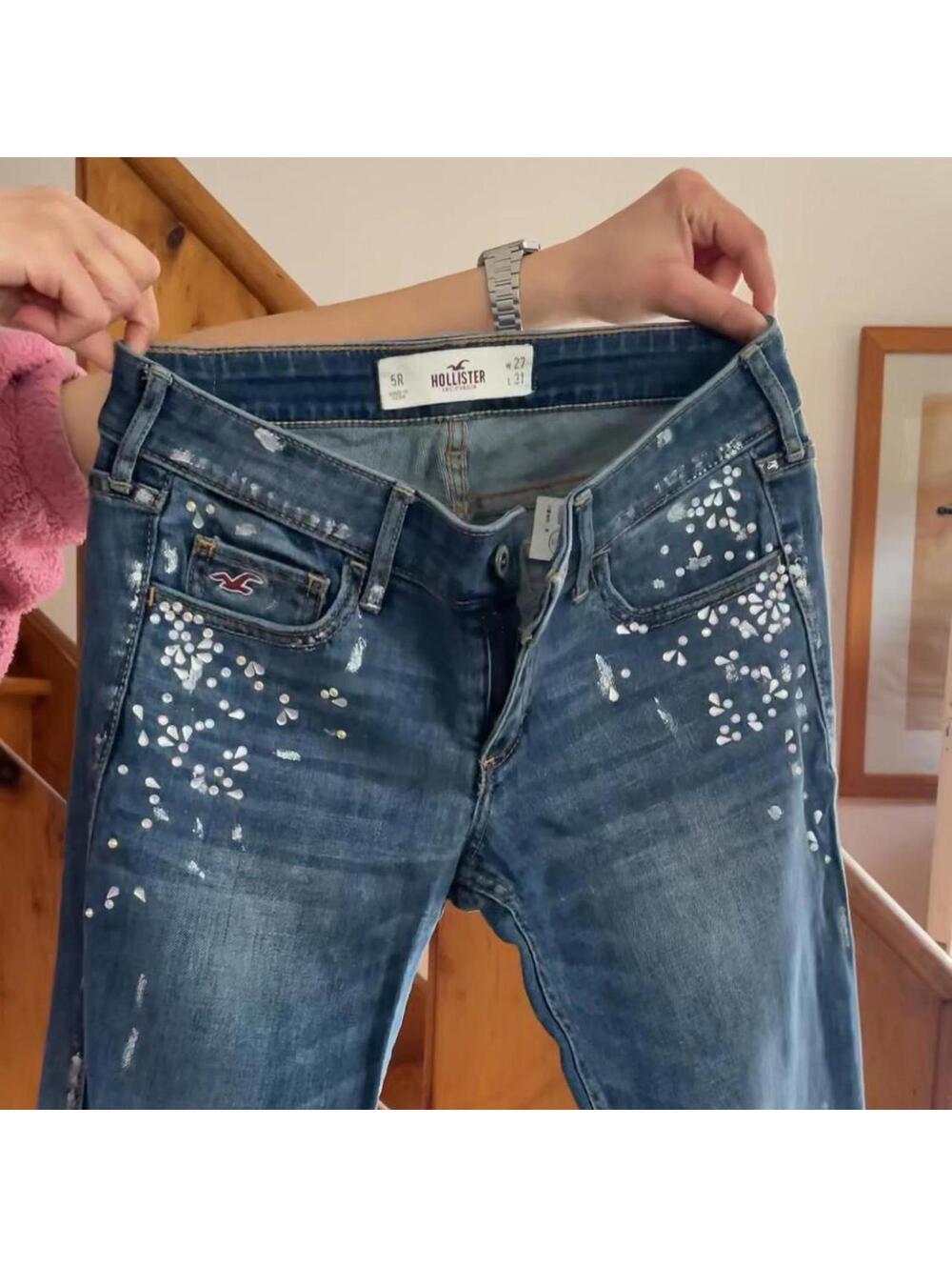 Hollister low rise blue skinny jeans with rhinestones size 27"